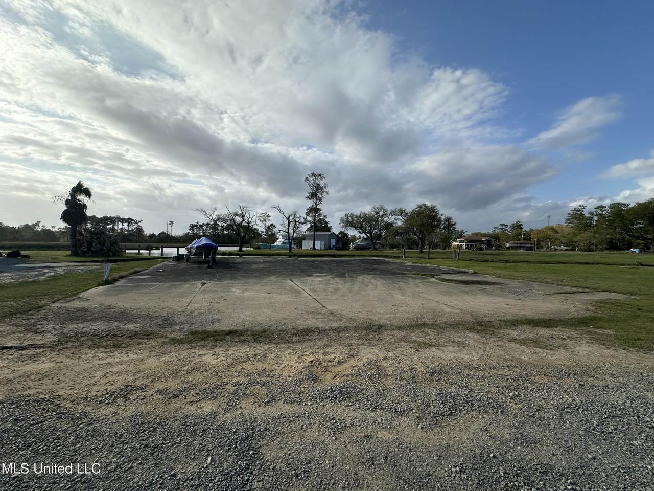 16040 Dennie's - Photo 1