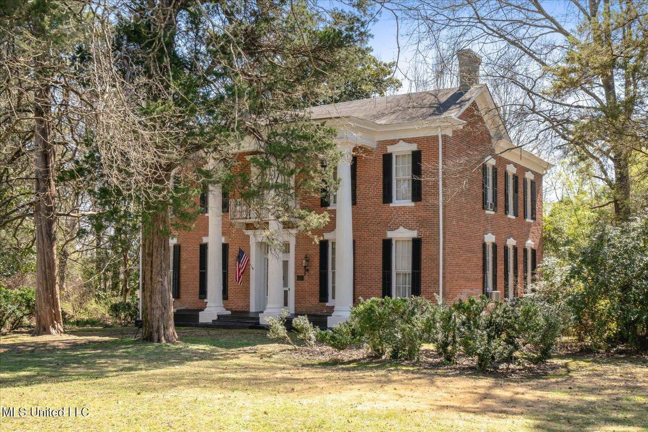 495 Salem Avenue - Photo 1