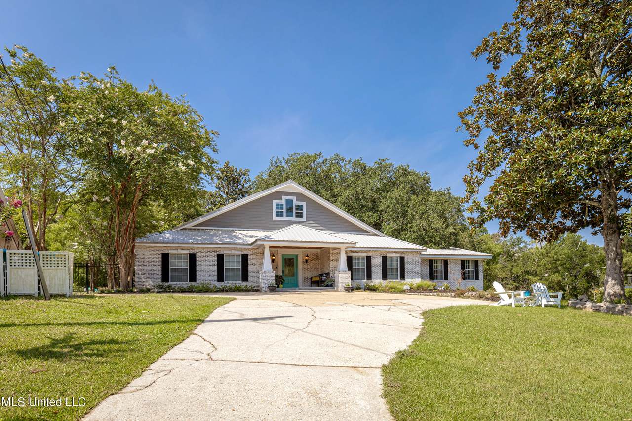 1802 Stuart Avenue - Photo 1