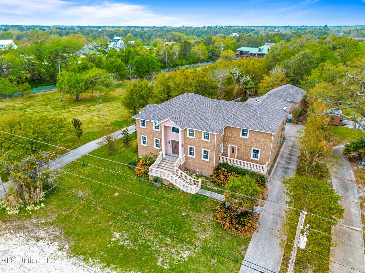 518 Beach Boulevard - Photo 1