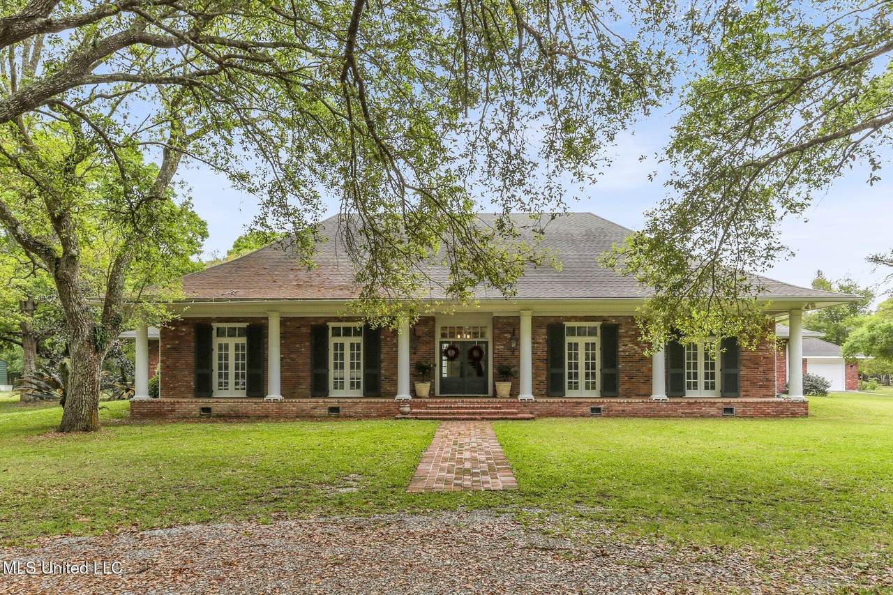 421 Starling Drive - Photo 1