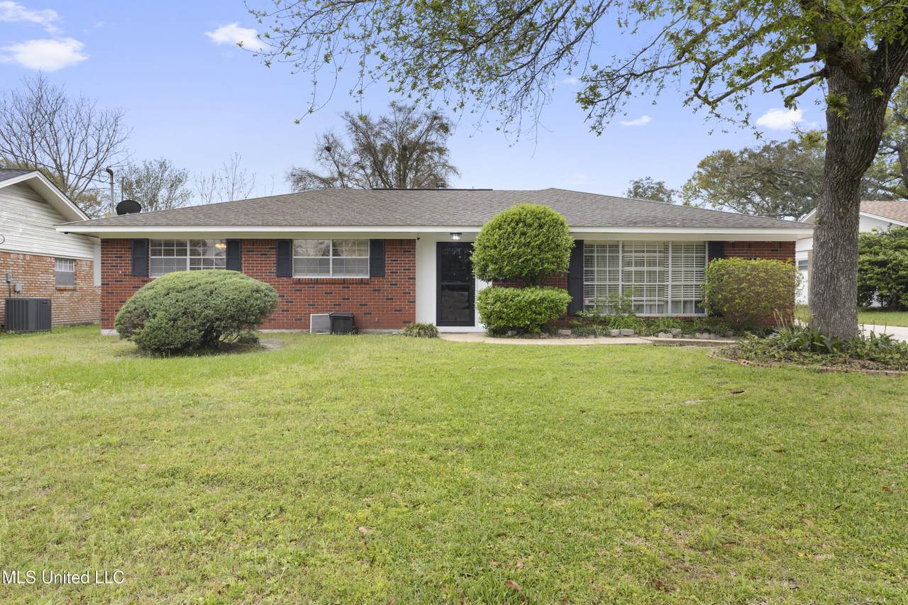 2 Lexington Place - Photo 1