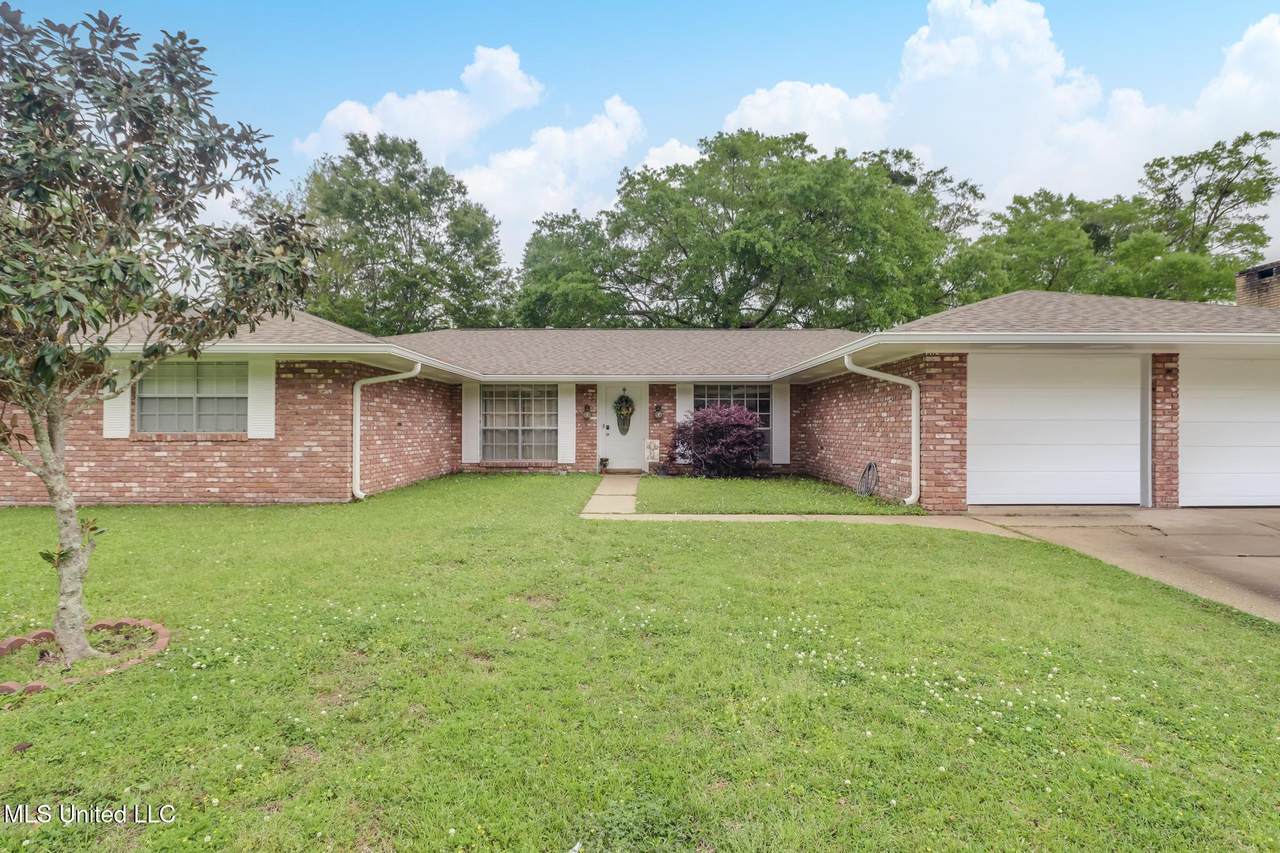 505 Evergreen Drive - Photo 1