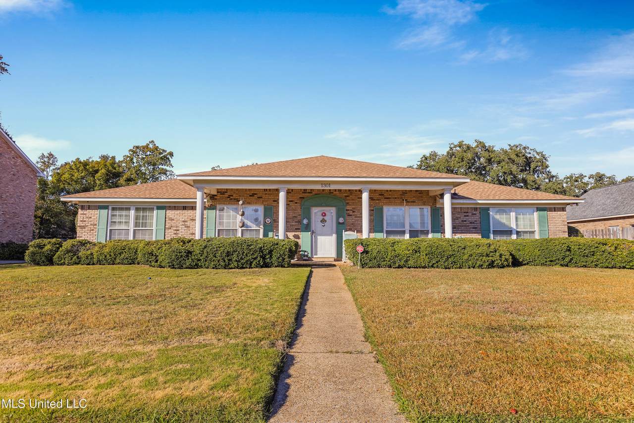 1301 Heidenheim Street - Photo 1