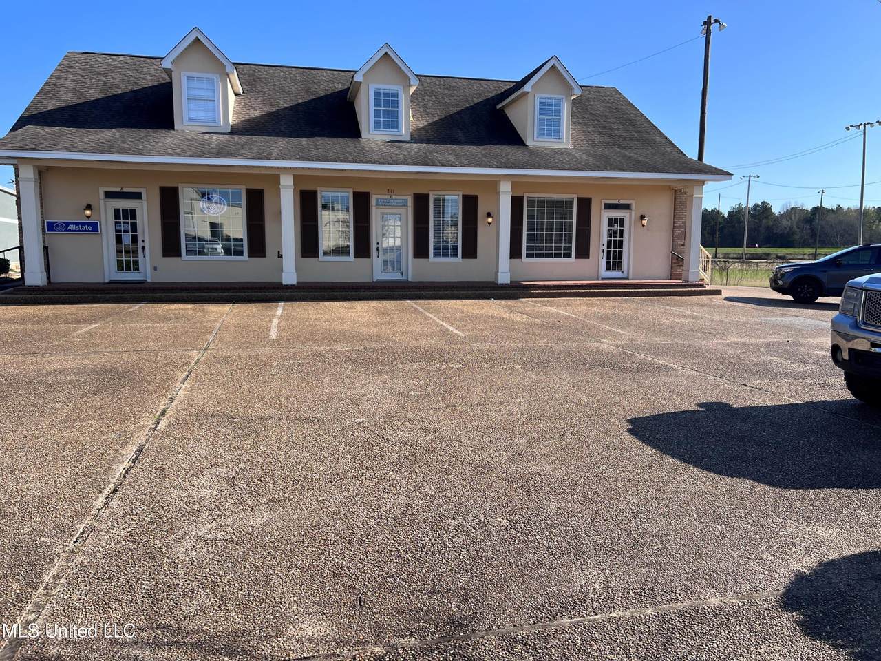 211 Woodgate Drive - Photo 1
