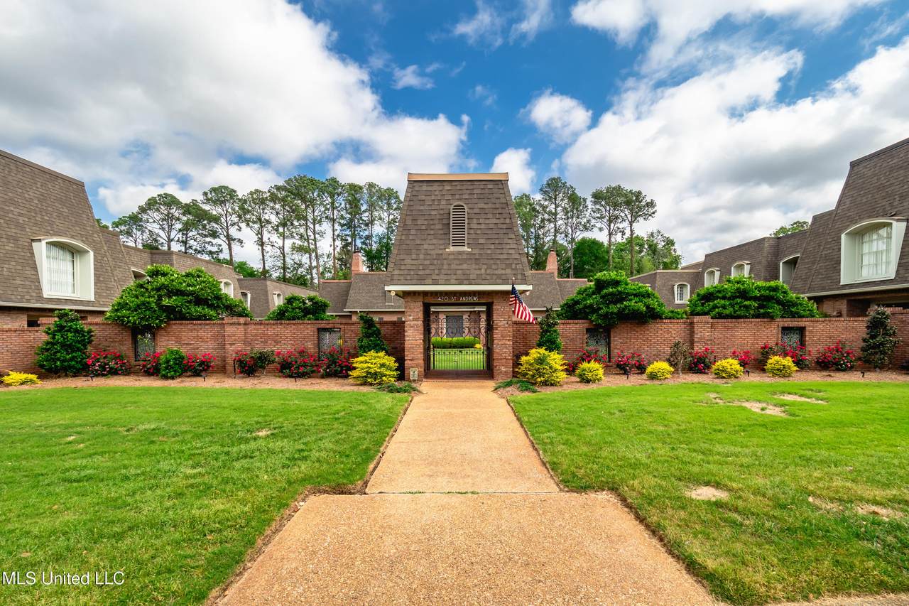 420 Saint Andrews Drive - Photo 1