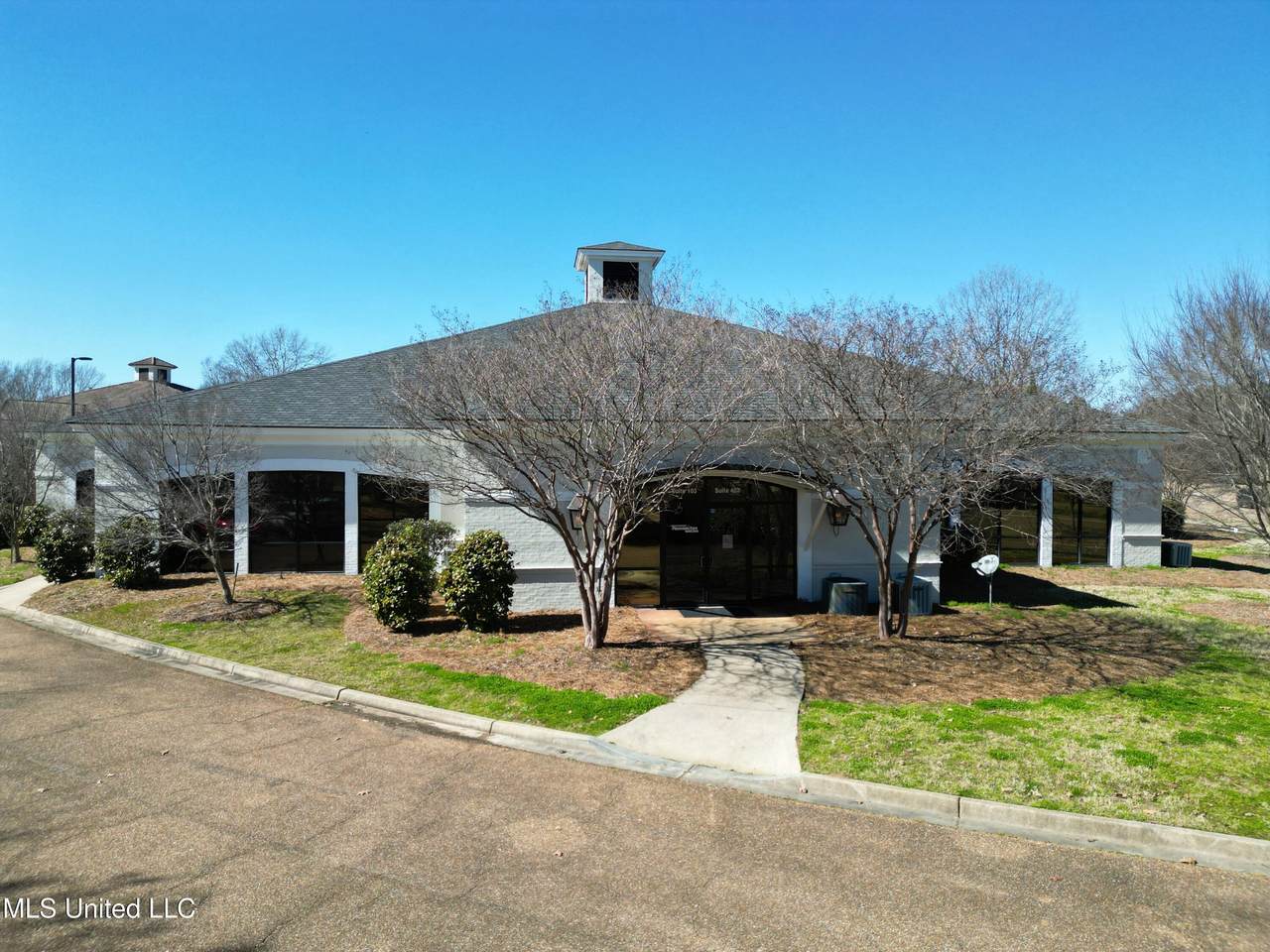 601 Crescent Boulevard - Photo 1