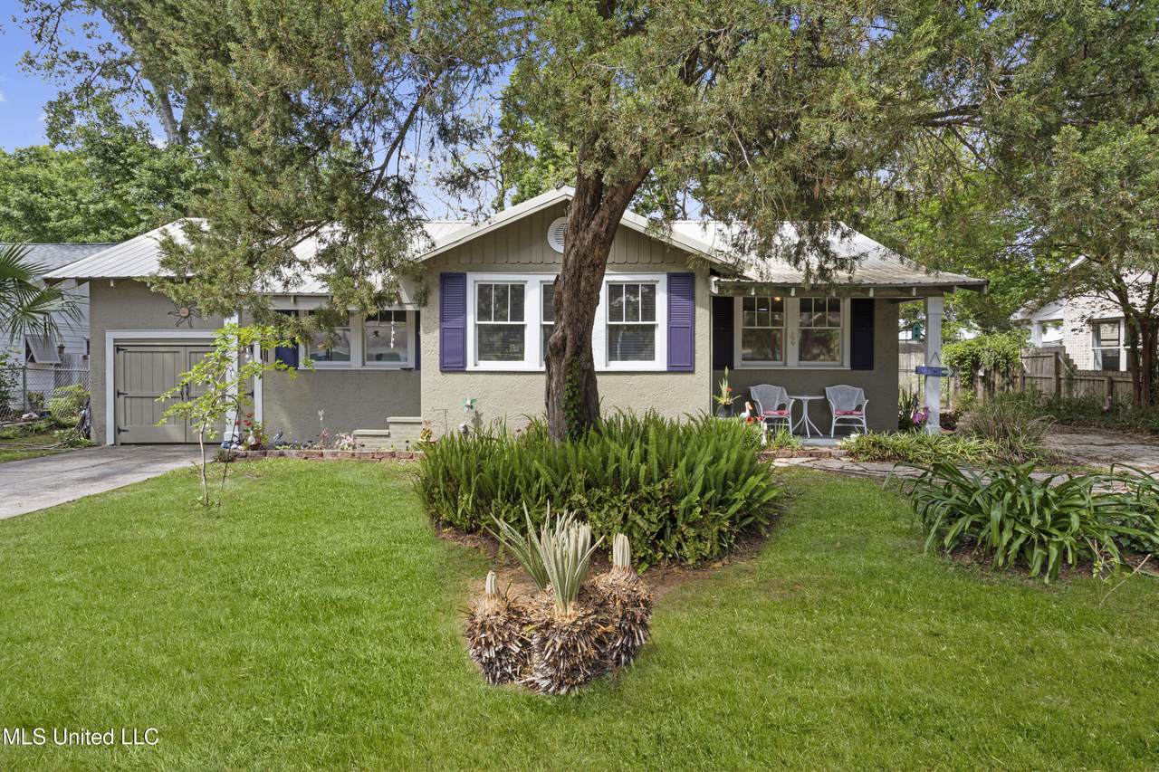 329 Demontluzin Avenue - Photo 1