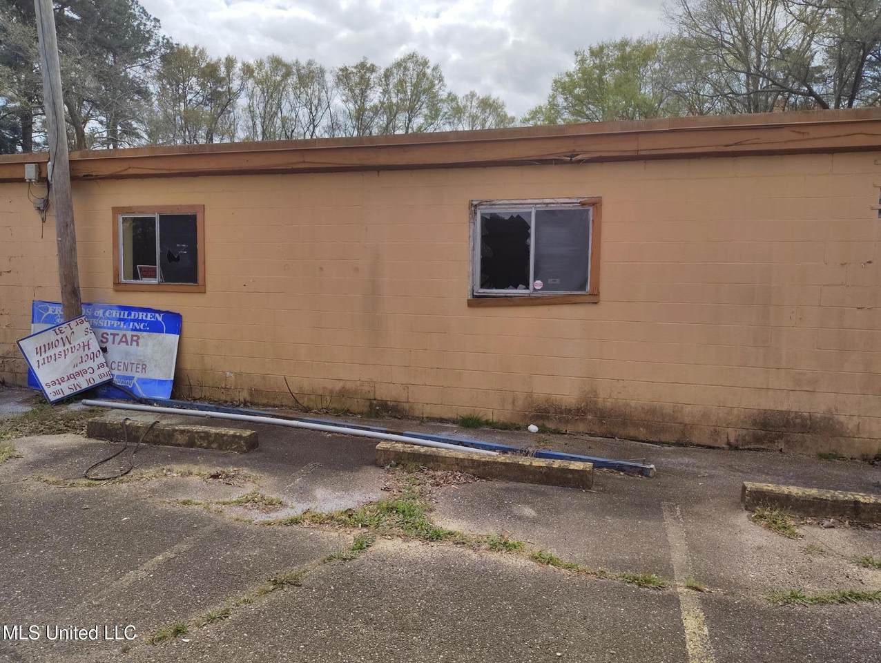 2428 Queensburg Avenue - Photo 1