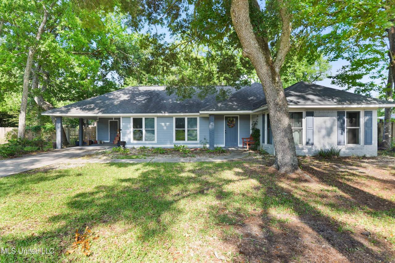 1101 John Evans Drive - Photo 1