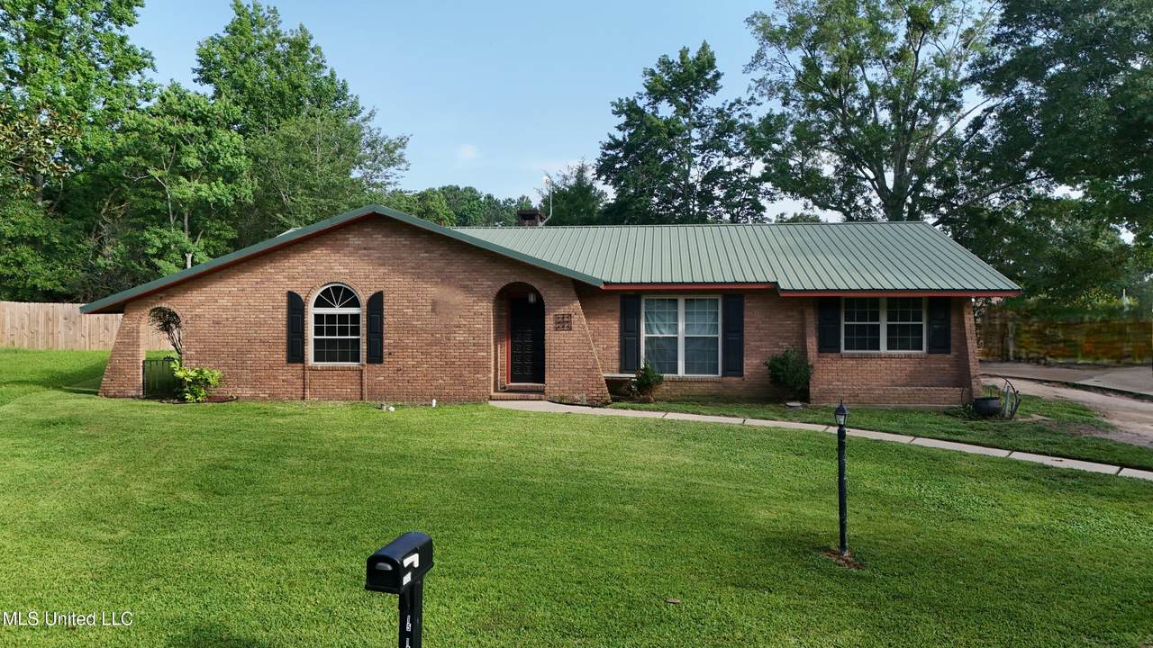 15313 Baywood Circle - Photo 1