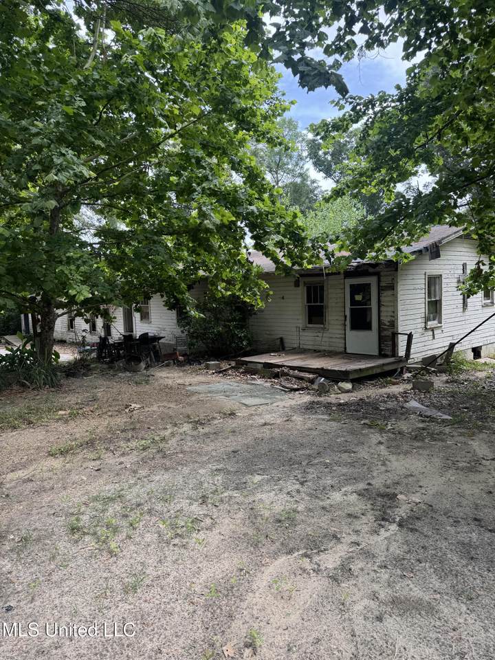 747 Vardaman Street - Photo 1