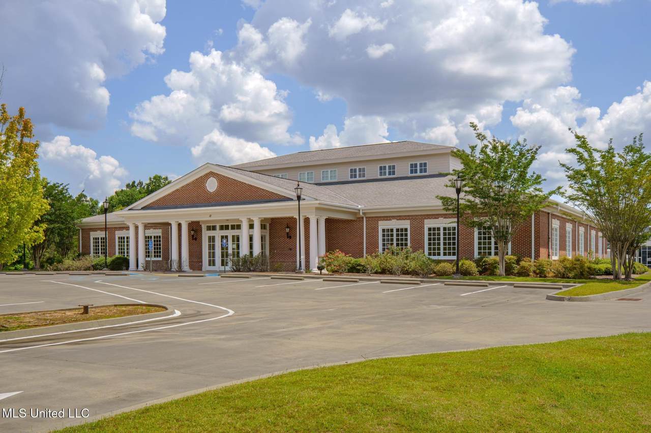 12 Thompson Park - Photo 1