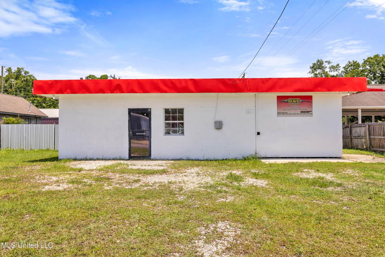 3401 Old Mobile Avenue - Photo 1