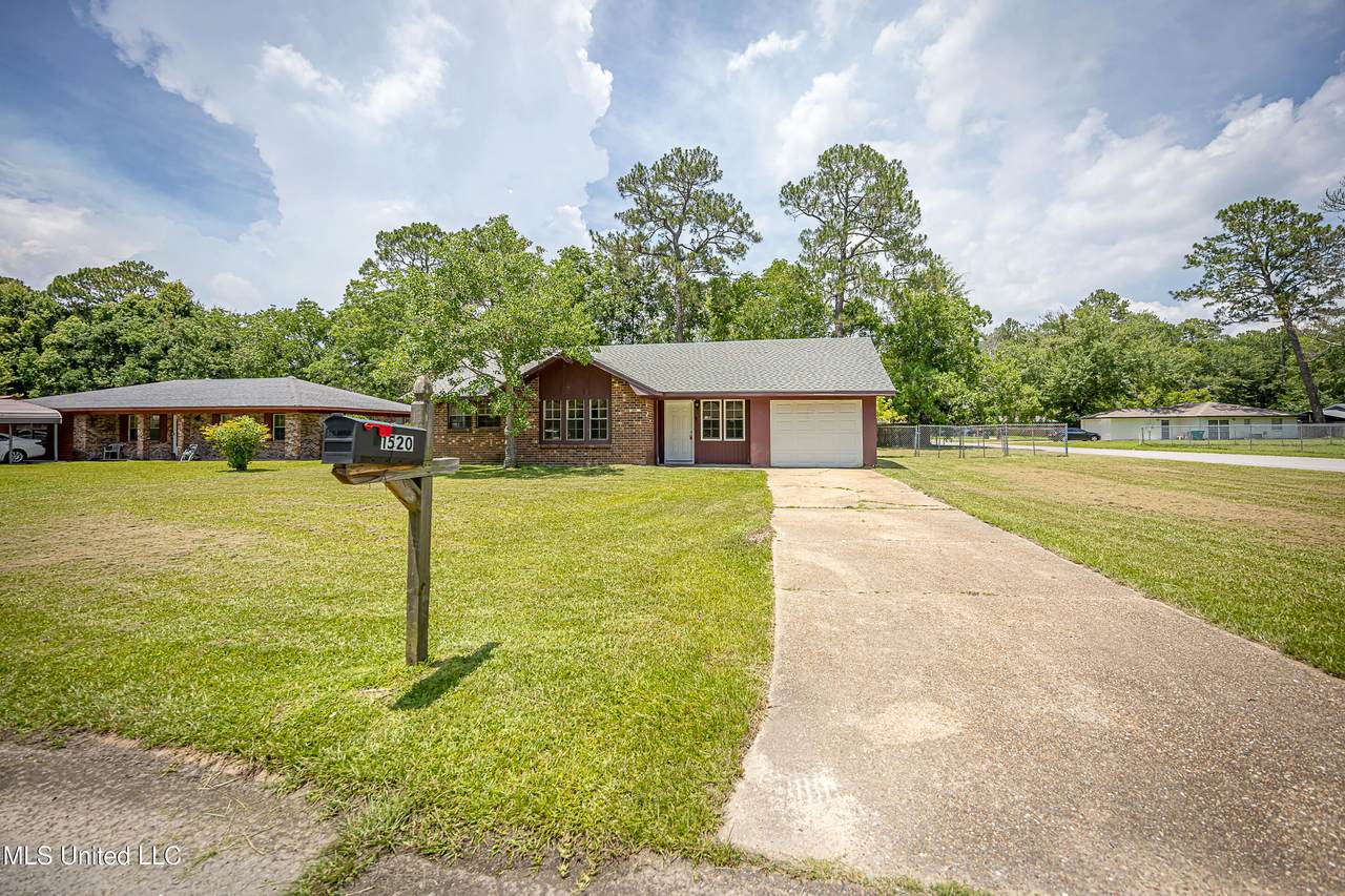 1520 Kingfisher Drive - Photo 1