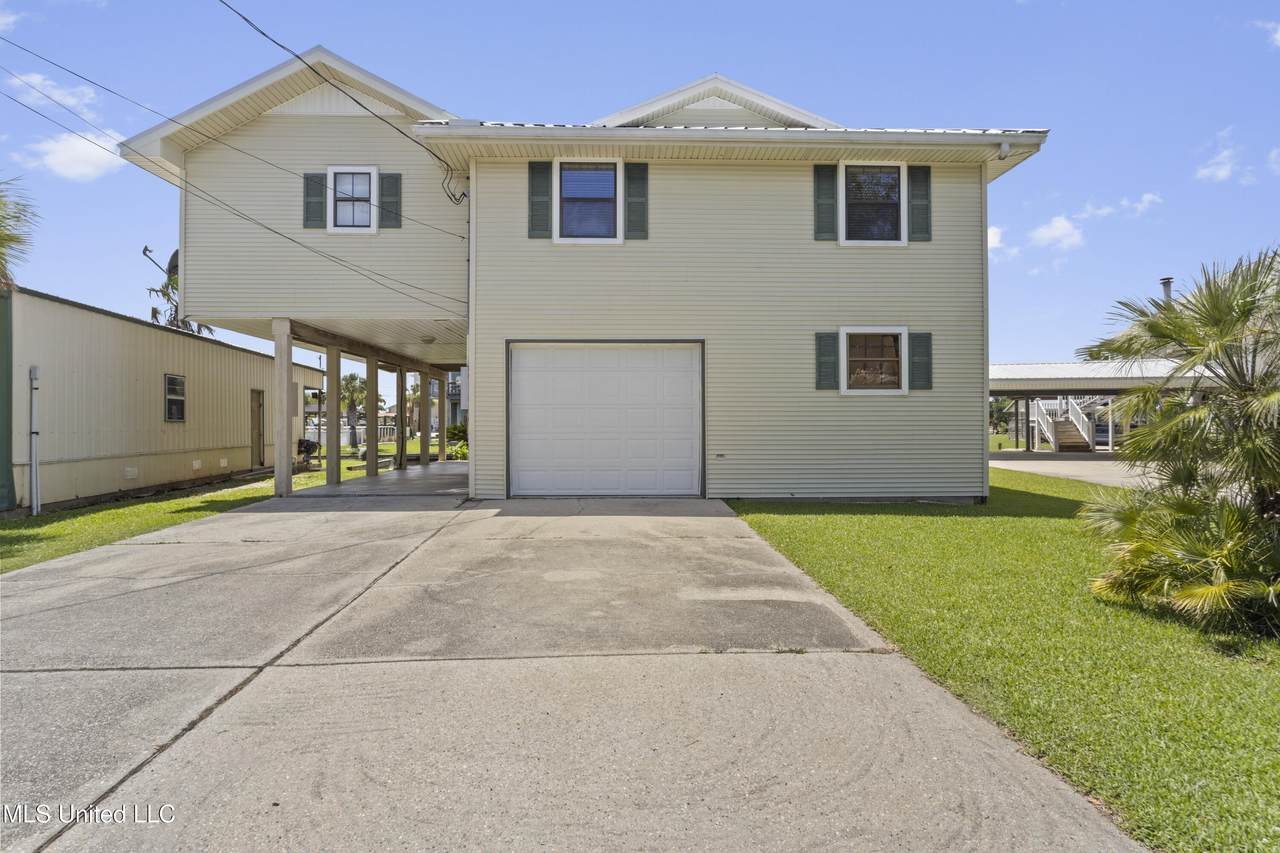 855 Dove Boulevard - Photo 1