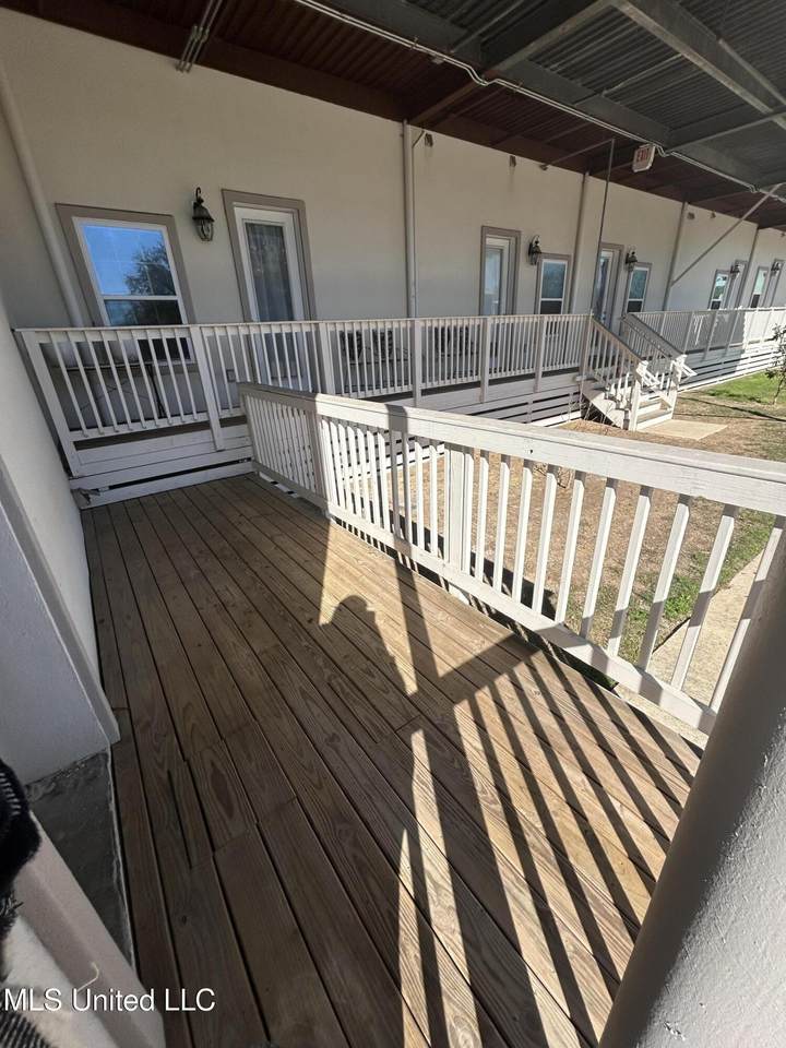 902 Howard Avenue - Photo 1