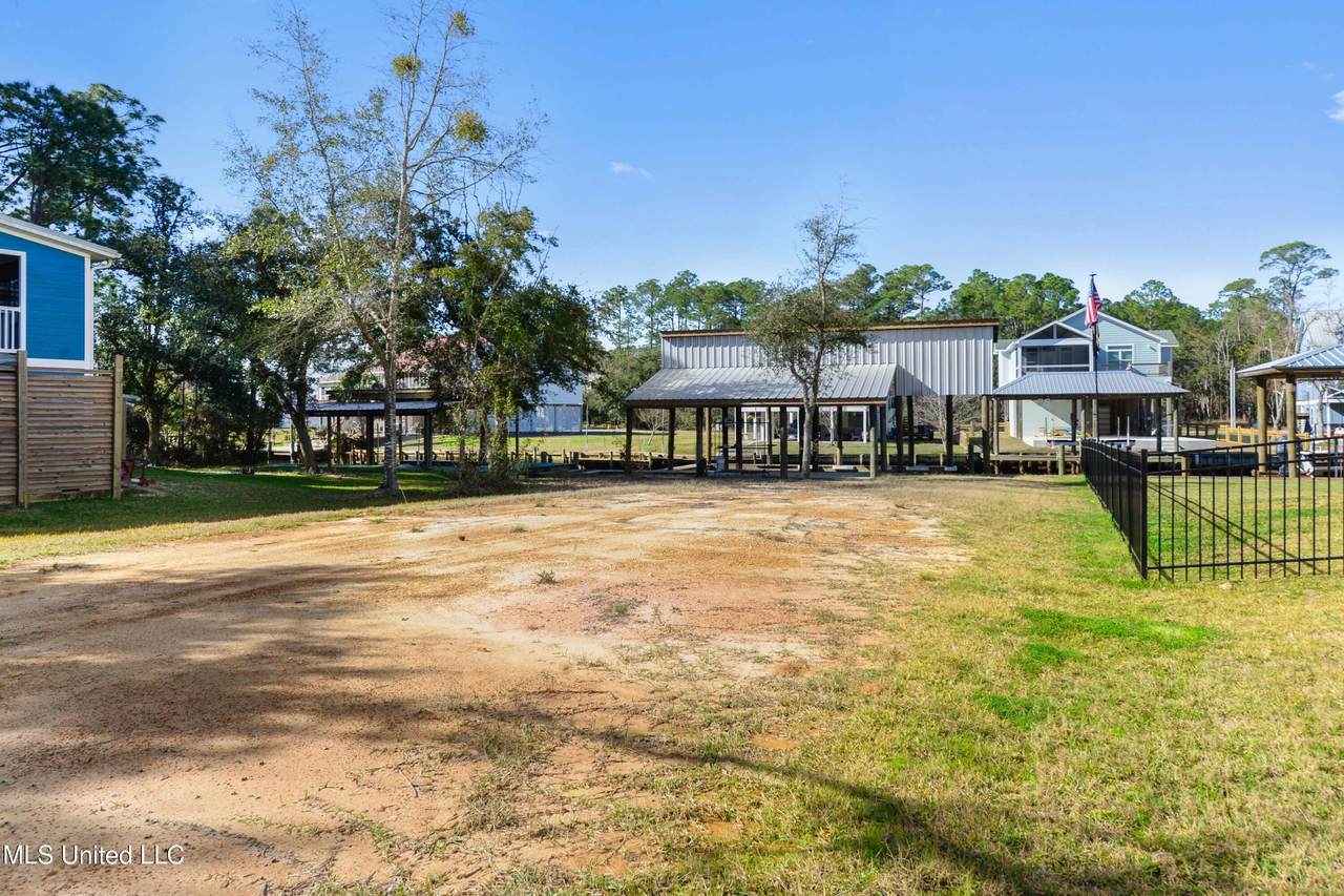 205 Youngswood Loop - Photo 1