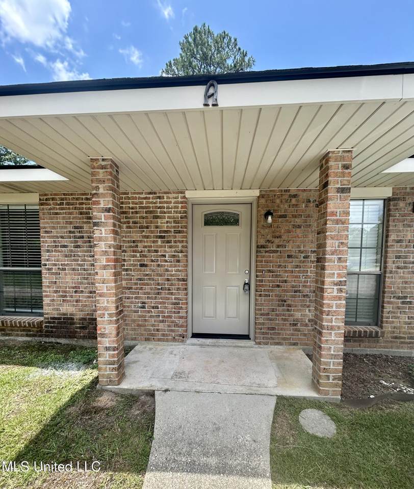 1010 Telly Road - Photo 1