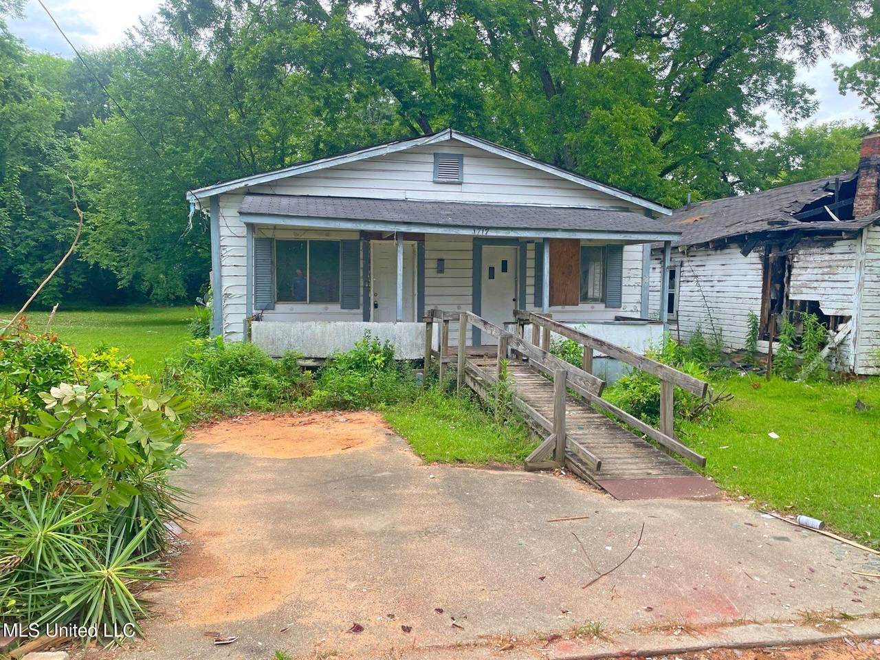 1717 9th Avenue - Photo 1