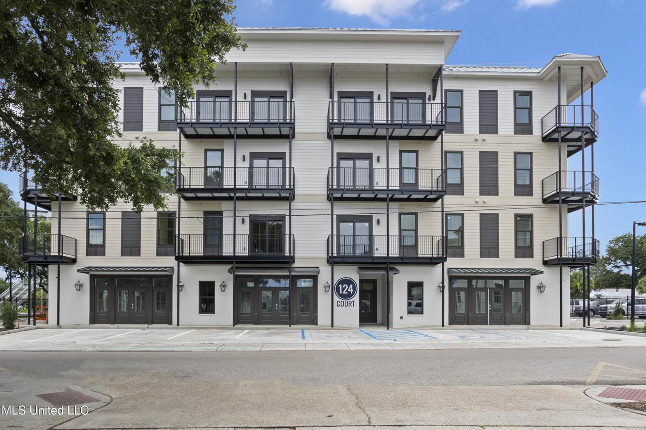 124 Court Unit#302 Street - Photo 1