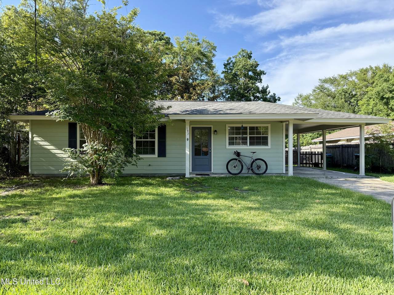 137 Hickory Drive - Photo 1