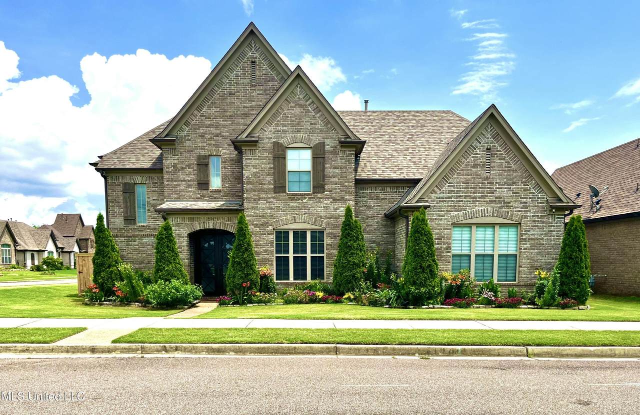 8334 Stonecrest Drive - Photo 1