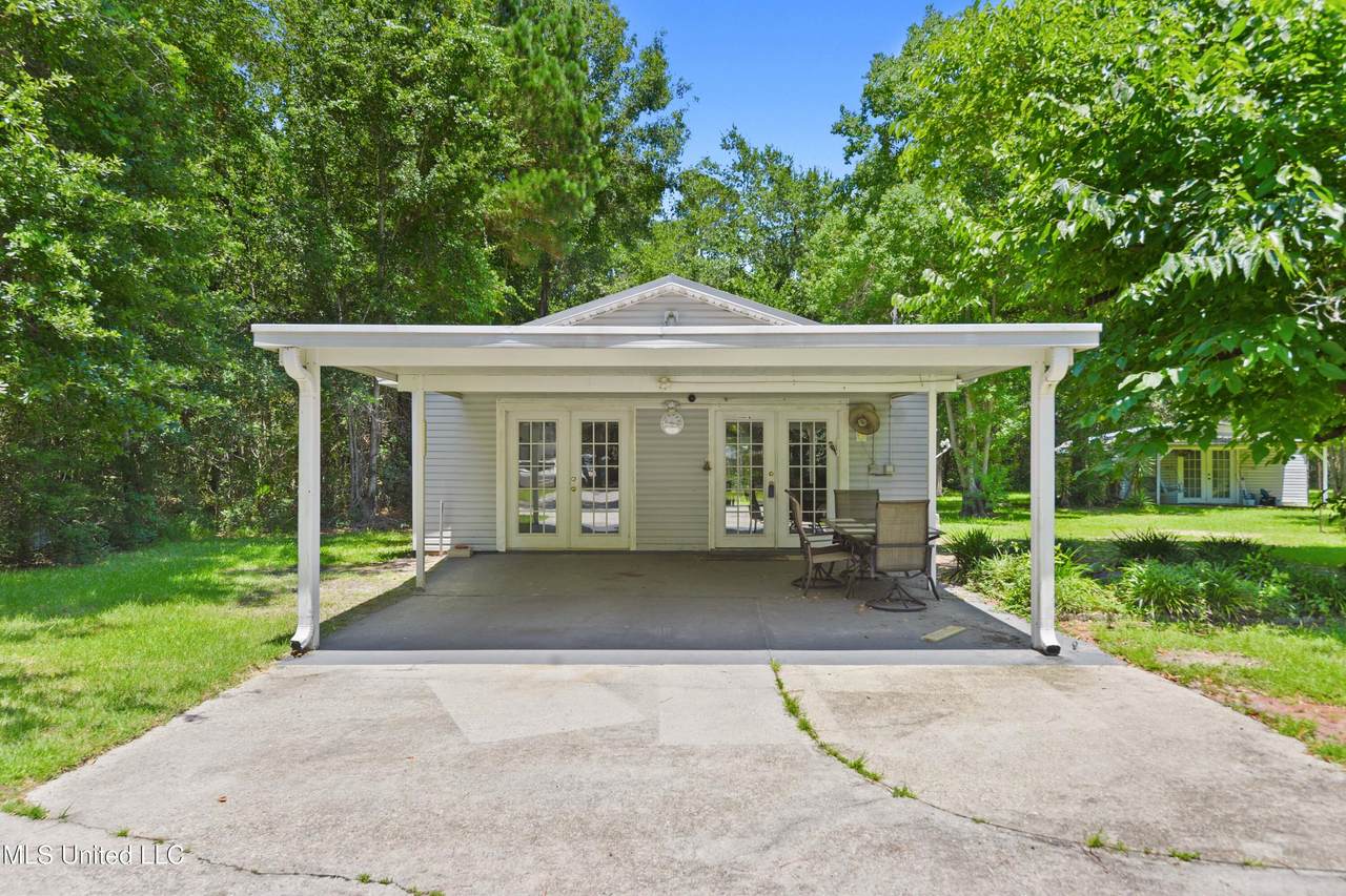 392 Clarence Avenue - Photo 1