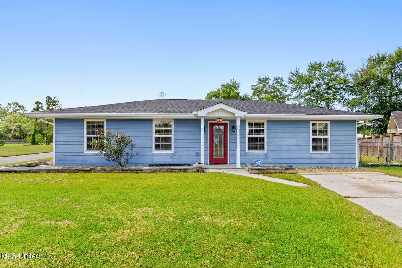 214 Corinth Drive - Photo 1