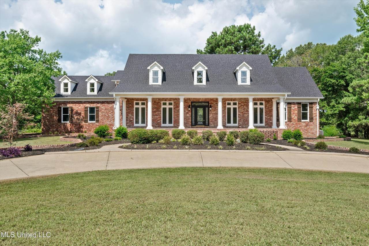1594 Victoria Road - Photo 1