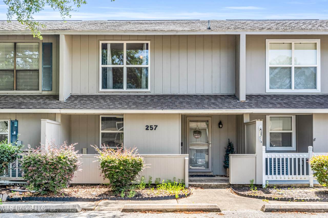 257 Highpoint Drive - Photo 1