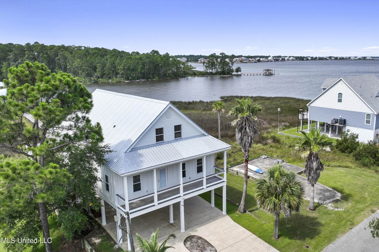 158 Pinecrest Drive - Photo 1