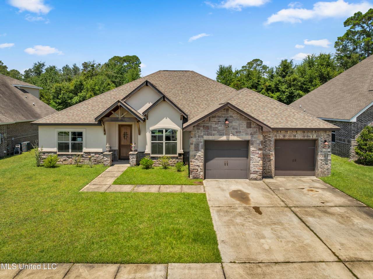 709 Champagne Drive - Photo 1