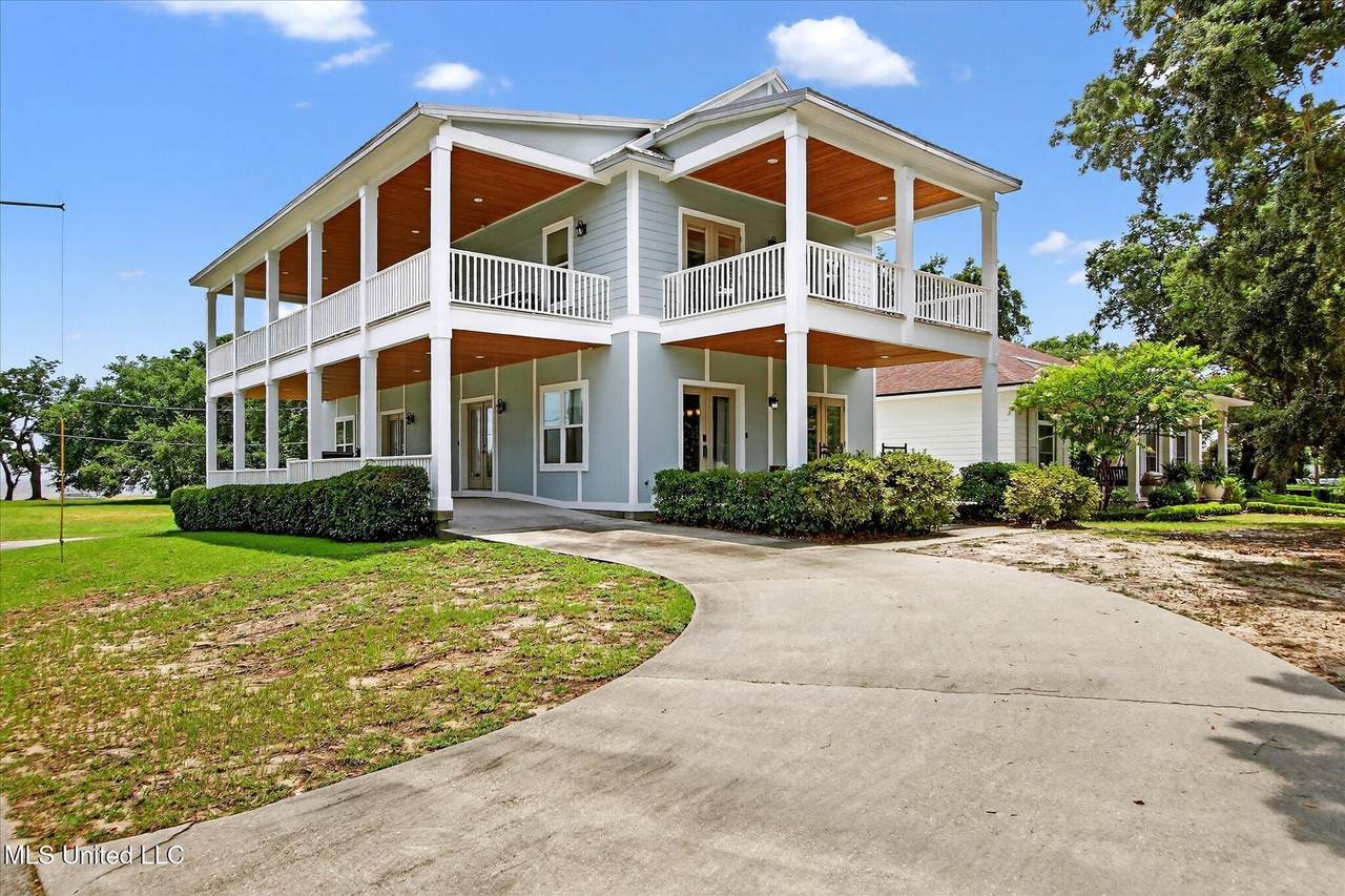631 2nd Street - Photo 1