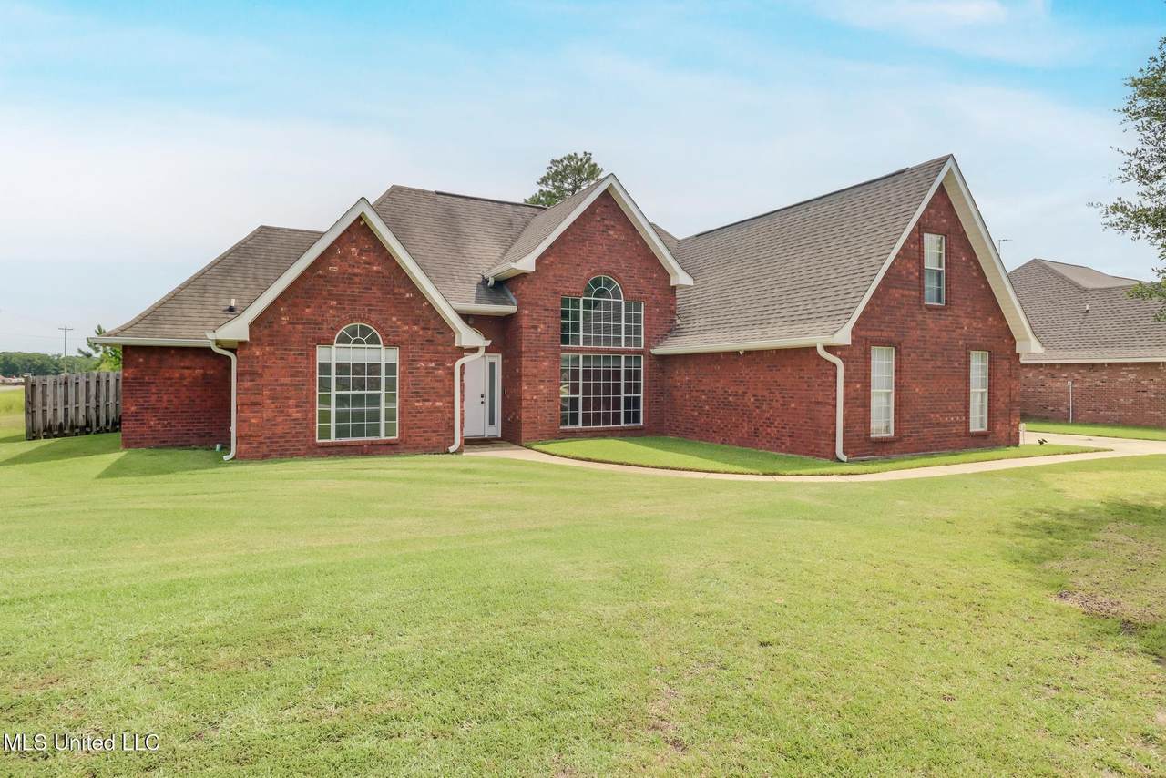 2901 Village Circle - Photo 1