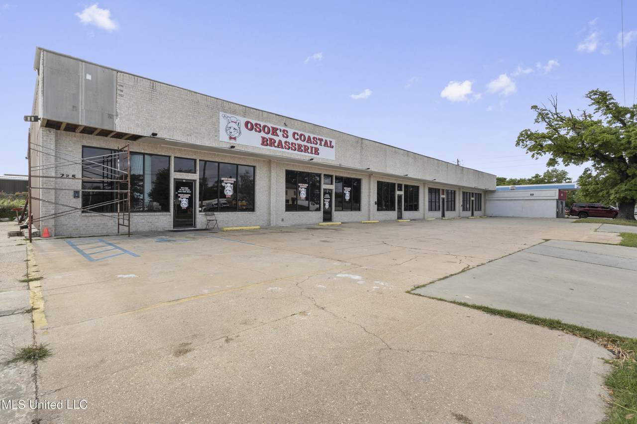 281 Oak Street - Photo 1