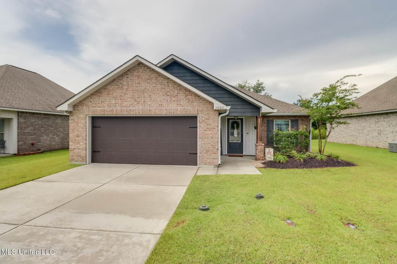 16811 Desmare Street - Photo 1