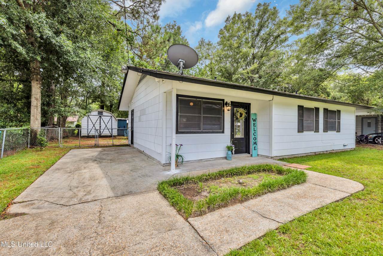 229 Linda Drive - Photo 1