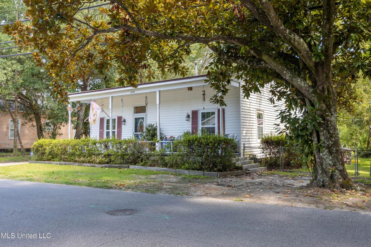 1204 Porter Avenue - Photo 1