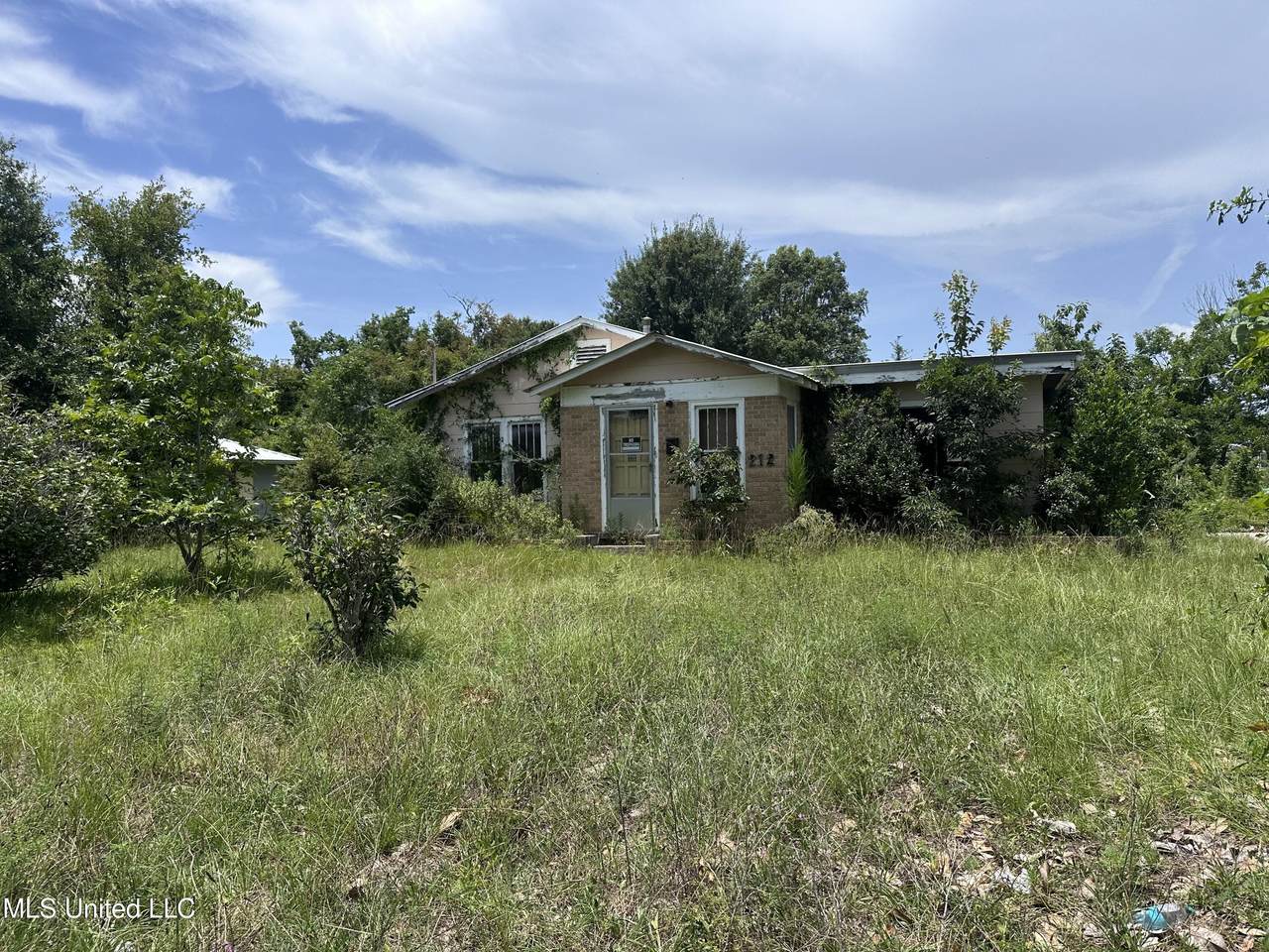212 Russell Street - Photo 1