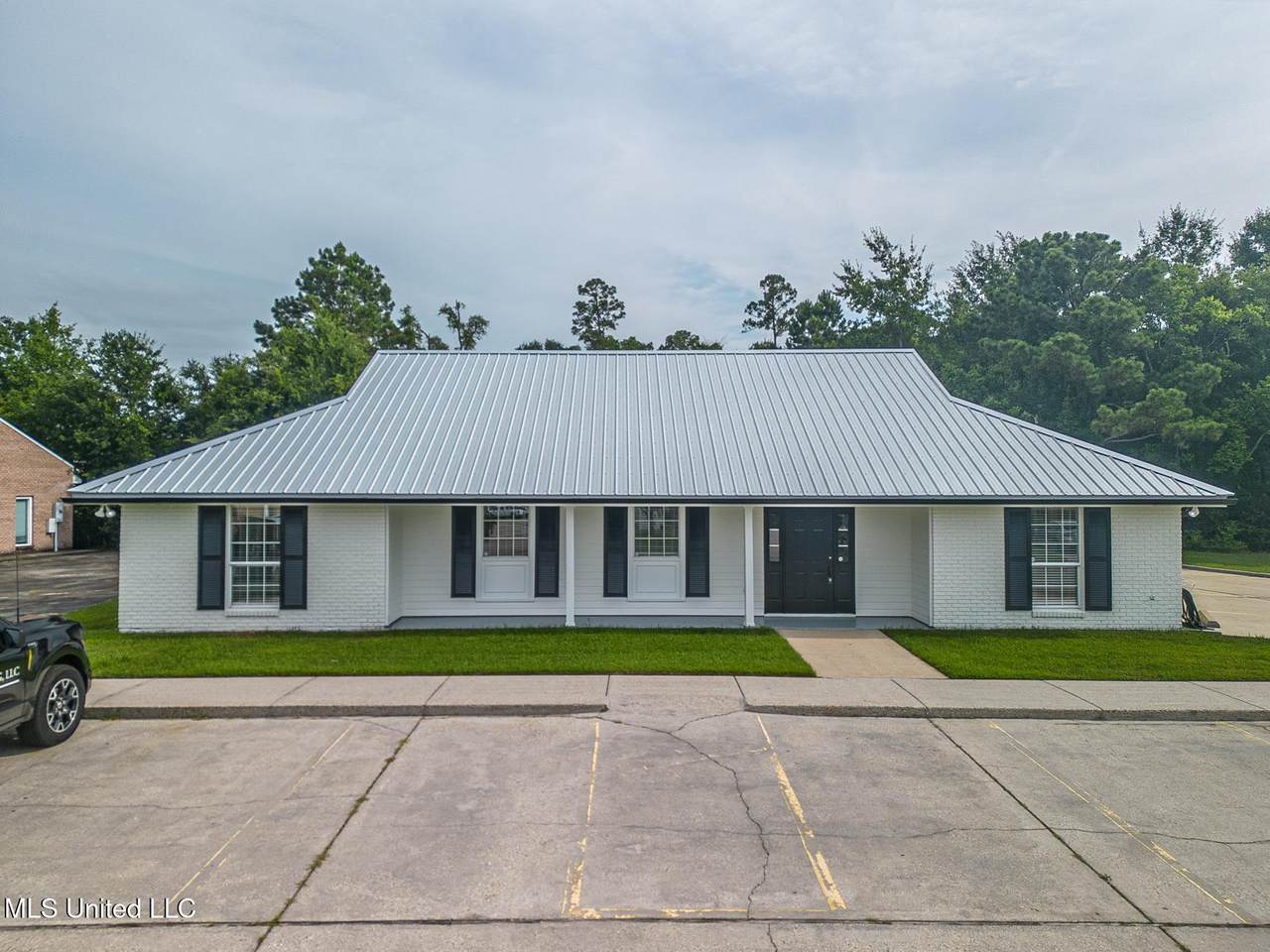 831 Highway 90 - Photo 1