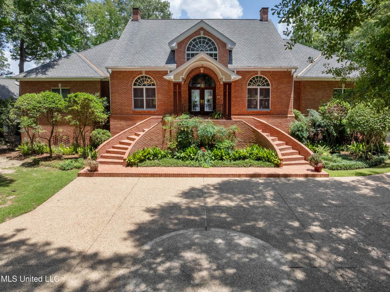 213 Canebrake Boulevard - Photo 1