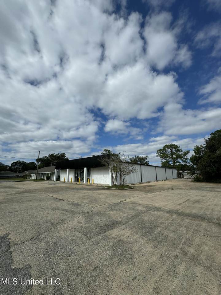 2905 Ingalls Avenue - Photo 1