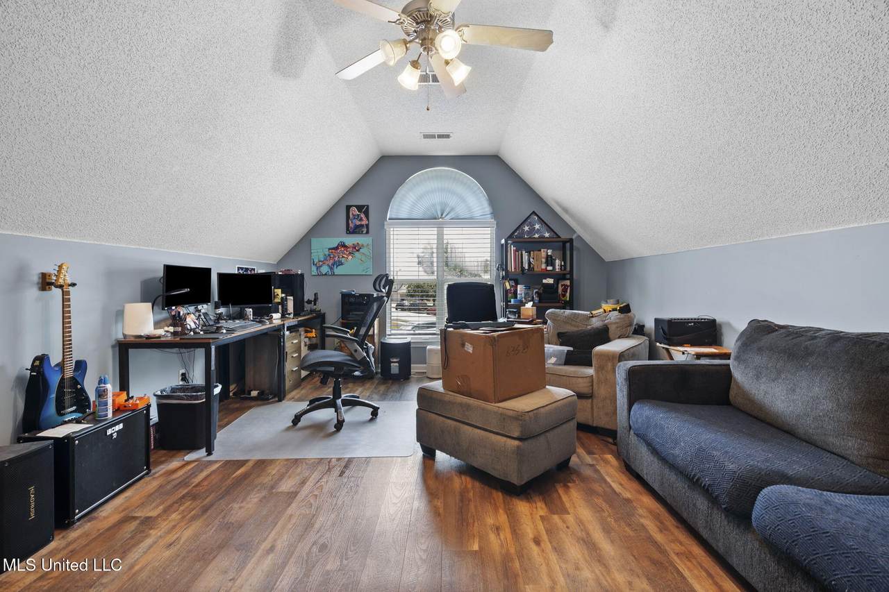6191 Ivy Trails Drive - Photo 1