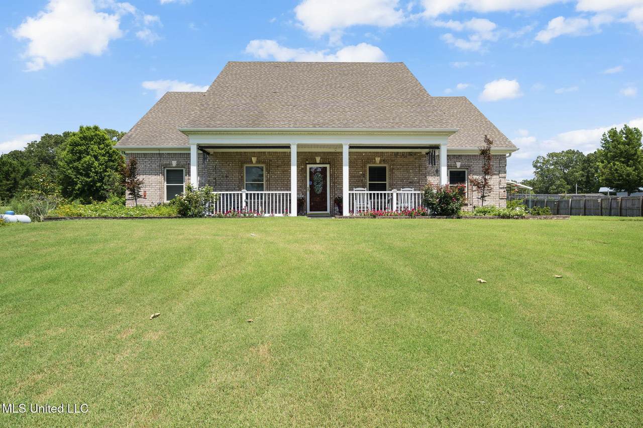 384 Moore Crossing - Photo 1