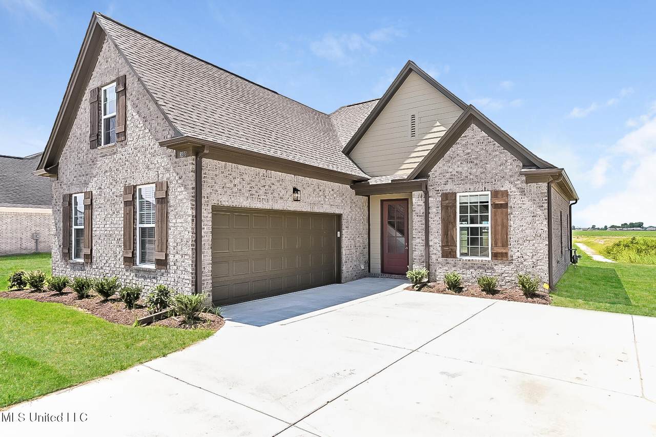 9273 Lakeside Circle - Photo 1