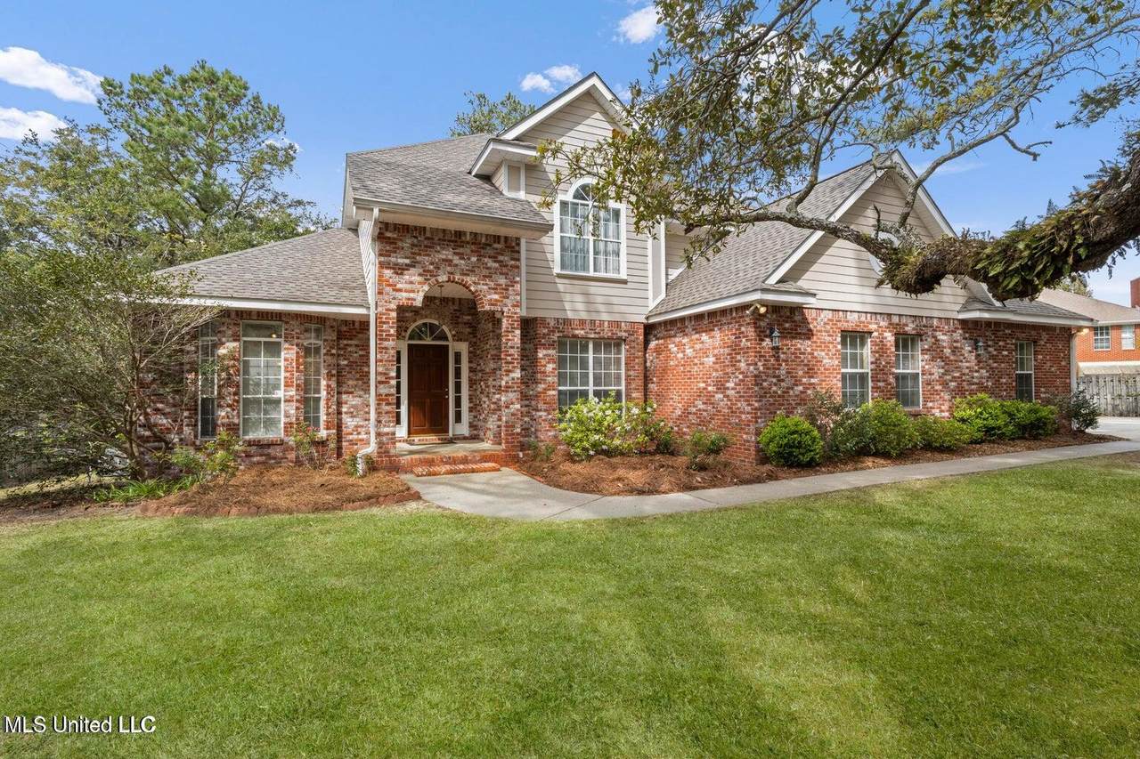 259 Holcomb Boulevard - Photo 1