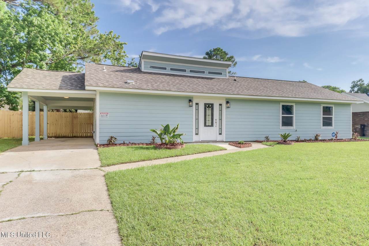 586 Nadine Drive - Photo 1