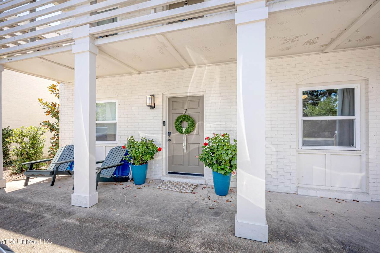 114 Ethel Circle - Photo 1