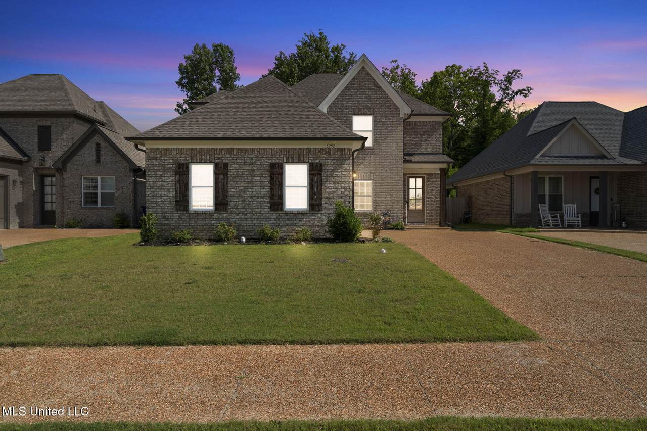 5252 Watson View Drive - Photo 1